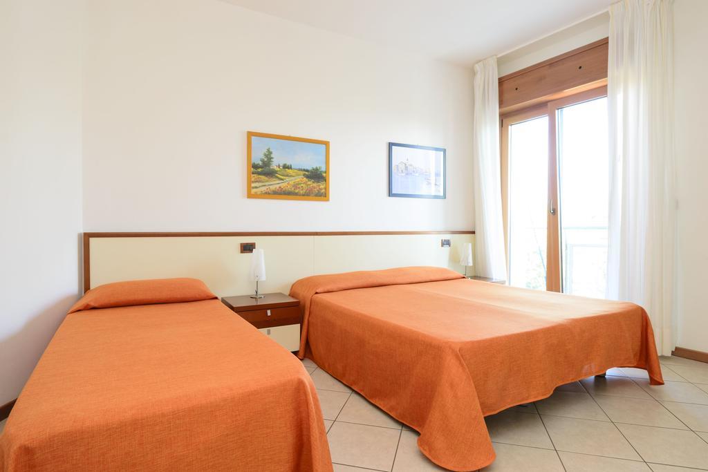 Sunbeach Apartments Lignano Sabbiadoro Ngoại thất bức ảnh
