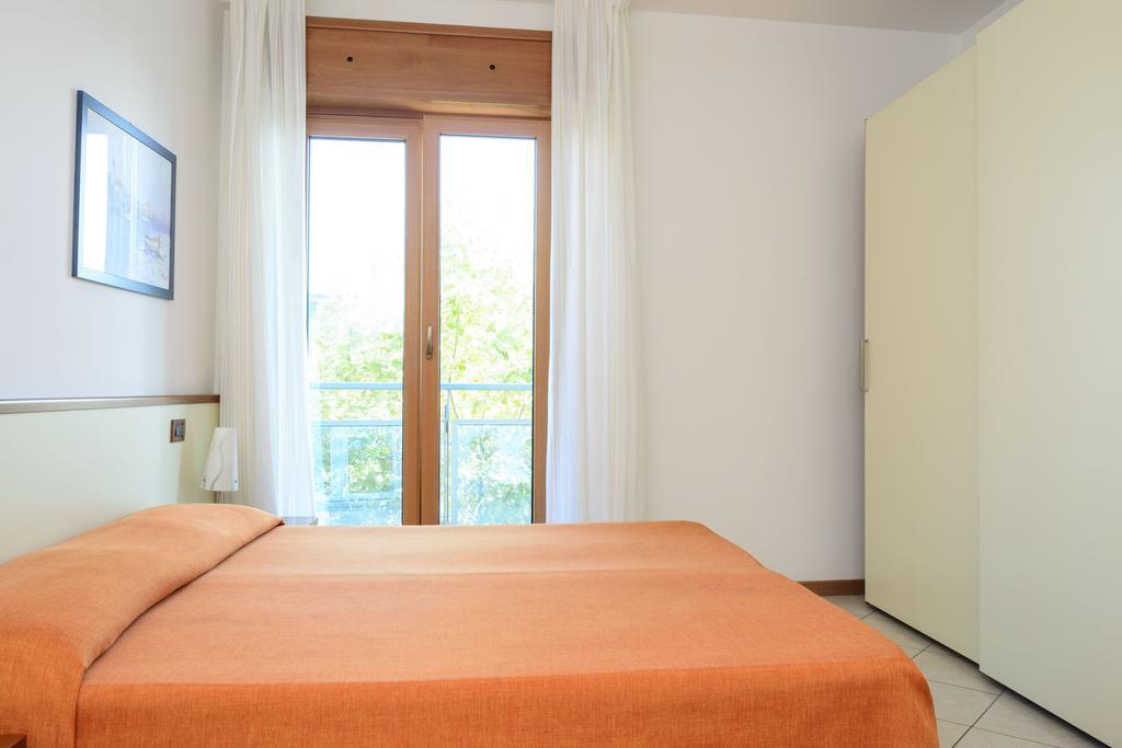 Sunbeach Apartments Lignano Sabbiadoro Ngoại thất bức ảnh